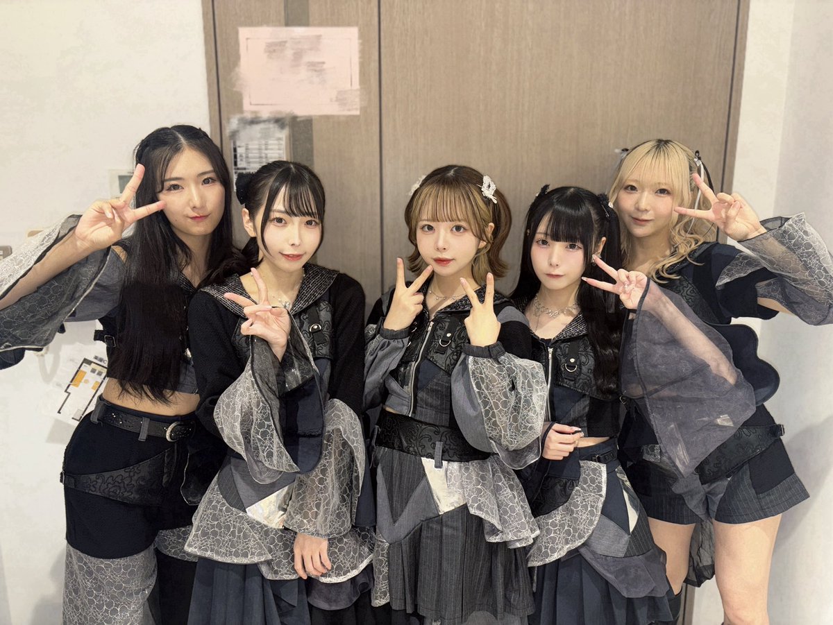 【ライブ終了】
今日はcowoloデビューライブ「こをろこをろ」@ EX THEATER ROPPONGI でした！️
cowoloさんお呼びいただきありがとうございました！デビューおめでとうございます！✨

次回のairatticライブは8/28！ 『にゅーさとりてぃっく』@ DESEO miniです！次回は渋谷でお待ちしてます！🔥