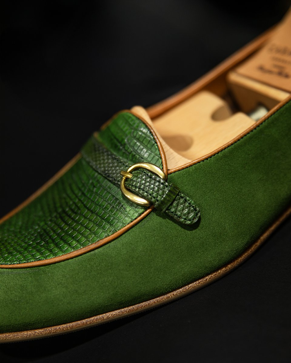 carminashoemake's tweet photo. A vibrant green that captivates, lizard leather that defines exclusivity, and a golden buckle that seals the look with distinction. For those who dare to stand out.

#CarminaShoemaker #WomensStyle #MonkStrap #VogueSuede #LizardLeather #Craftsmanship https://t.co/O0kphJDq2G https://t.co/J44BlwYYzg
