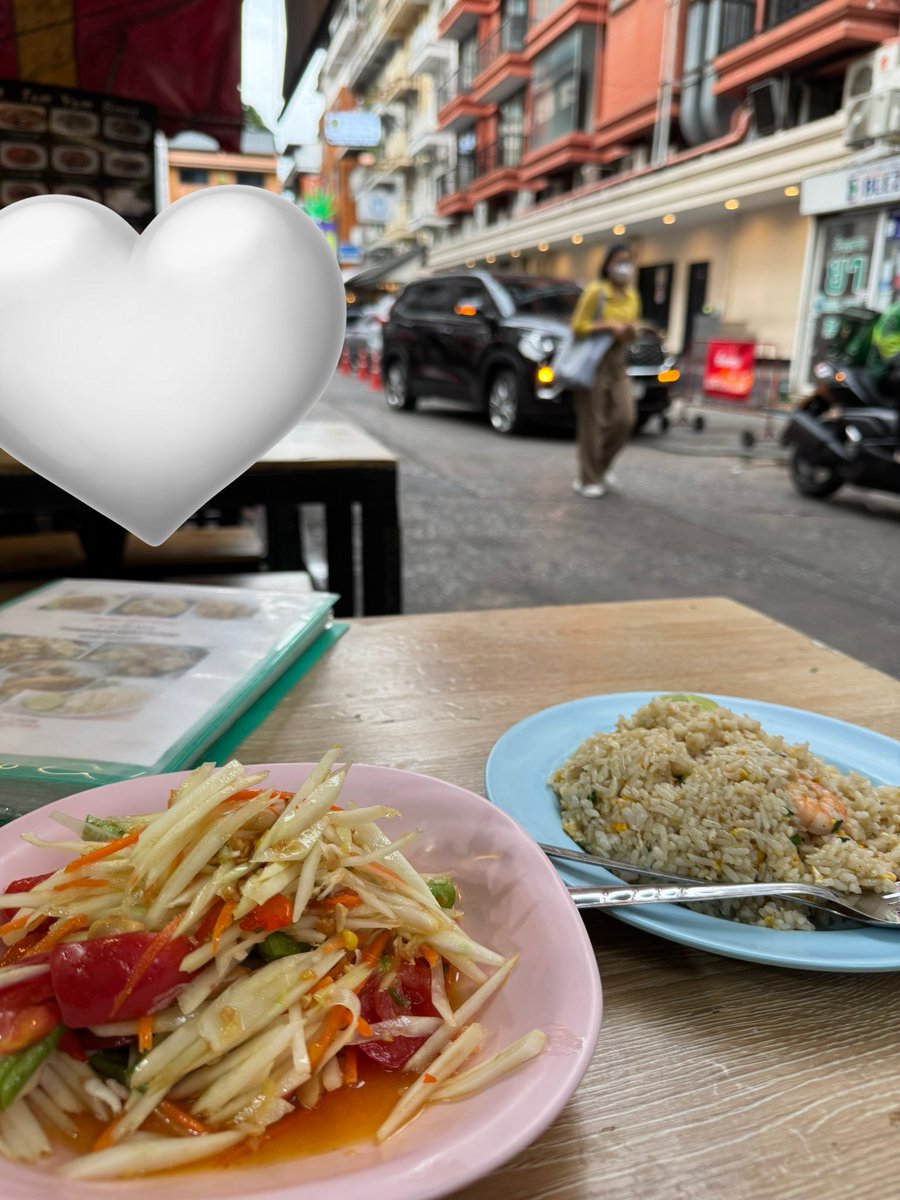 タイに住んで1年半ぐらい？
イムちゃんで初めてご飯食べた！

感想は
なんで有名なん？
です！