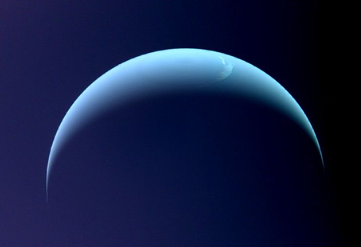 Voyager 2 made its closest approach of Neptune #OTD in 1989, flying by 4,950 km (3,080 miles) above its cloud tops. It is still the only spacecraft to have visited the planet! 

Voyager 2 revealed 6 new moons, rings, the "Great Dark Spot" and geysers erupting on Triton!

📷
