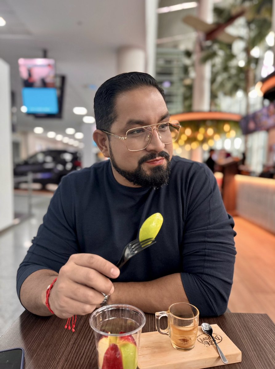 Recargando energías, desayunando con mi sueldo, NO CON EL DE MIS ASESORES. 
Inicio una nueva semana de labores. 
Hoy, en la reunión del comité de ética, trataremos el asunto de los diezmeros.
Nos vemos en la Asamblea.
#SoySergio
#ATrabajarSeñores