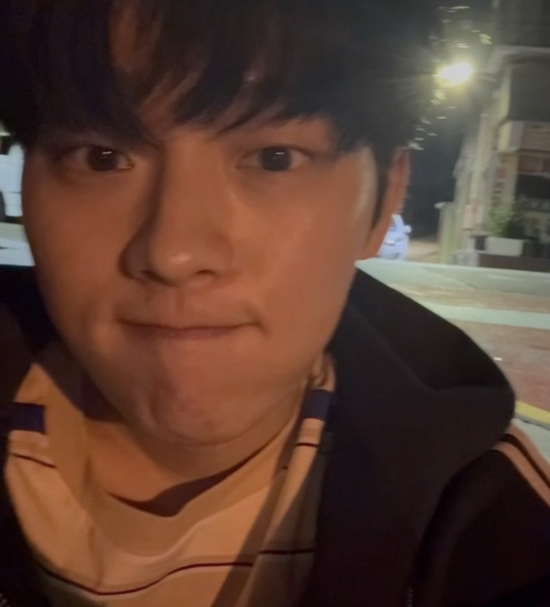 아니 최현욱 입술 저렇게할때마다 너무너무귀엽슨..