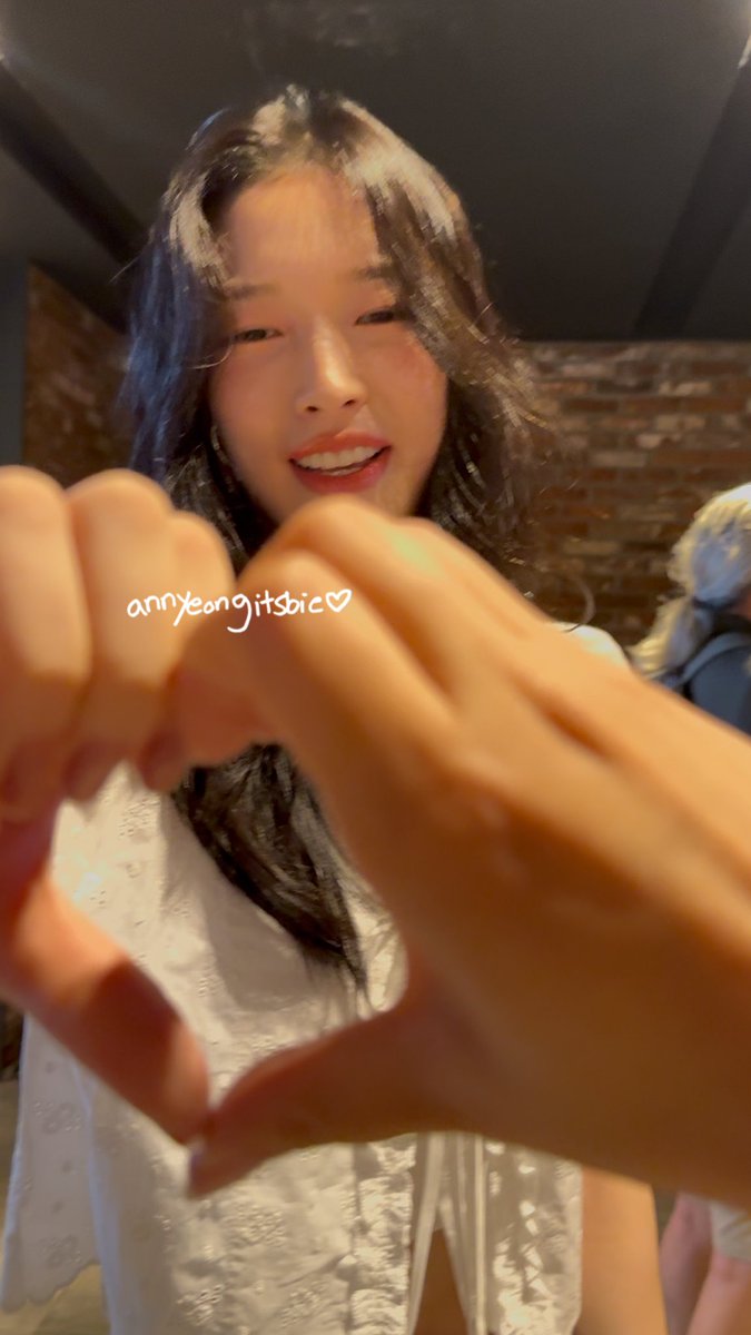 250825 Love Untangled Premiere
고백의역사 시사회

GILA BOLEH SECAKEP INI????

#아린 #Arin