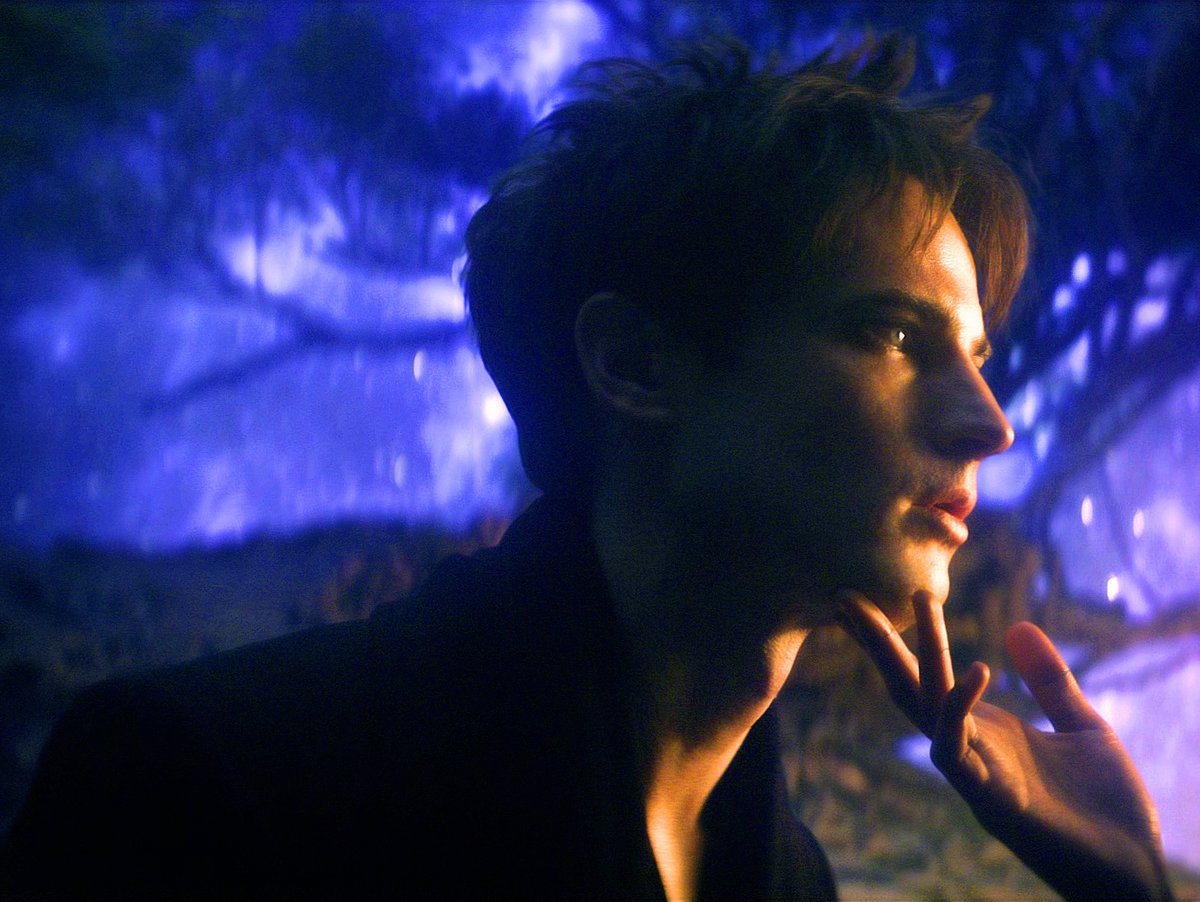 Potato__Killer's tweet image. 톰 스터리지 (Tom Sturridge) 드라마 '샌드맨 (The Sandman)' 시즌2 1화 캡쳐 보정 

이 때 꿈 표정도 그렇고 나다 손동작도 다 좋았음😊