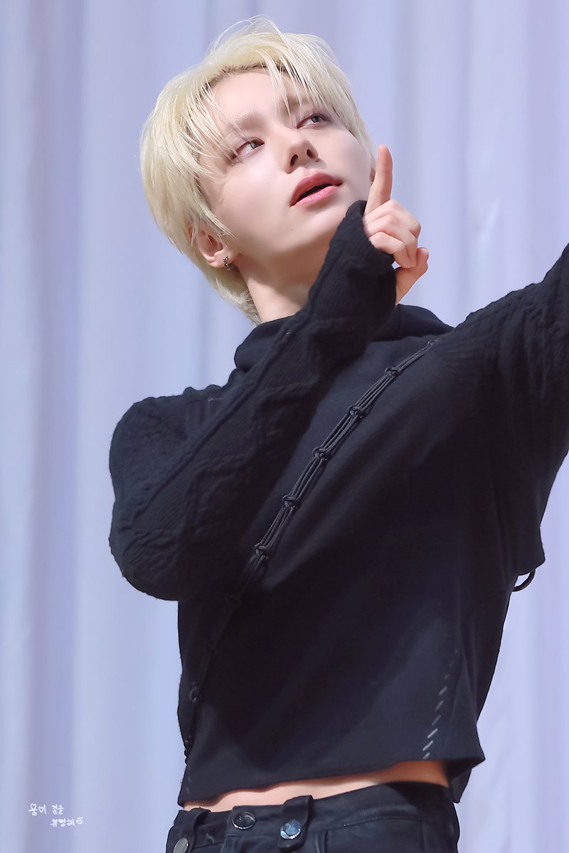 250601 #웅이곁을유영해

환웅아, 생일 축하해💓

#ONEUS #원어스 
#환웅 #HWANWOONG
#레이더에_환웅이_생일이_포착되었습니다 
#HAPPY_HWANWOONG_DAY
