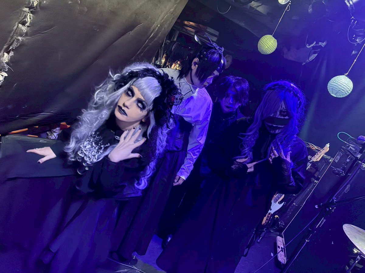2025.8.25池袋手刀セットリスト
1.Succubus
2.Gloria
3.憂鬱さの中に隠れた本能
4.ケ・セラ・セラ
5.灰色の空、サイレンの声
6.fruitless

次回ライブ
9.20東高円寺二万電圧