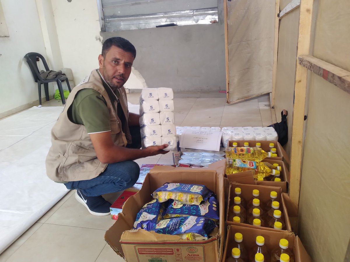 ضمن المبادرة التي أطلقناها قبل يومين
وبتبرع كامل من أهل المغرب الشقيق
بدأنا اليوم بتجهيز طرود تموينية لتوزيعها على عائلات نازحة في مواصي خانيونس..
فور الإنتهاء من شراء باقي المواد الغذائية
سيتم توزيع الطرود على العائلات،
ولا زال باب المساعدة مفتوحاً لهذه المبادرة أمام المغاربة😊
