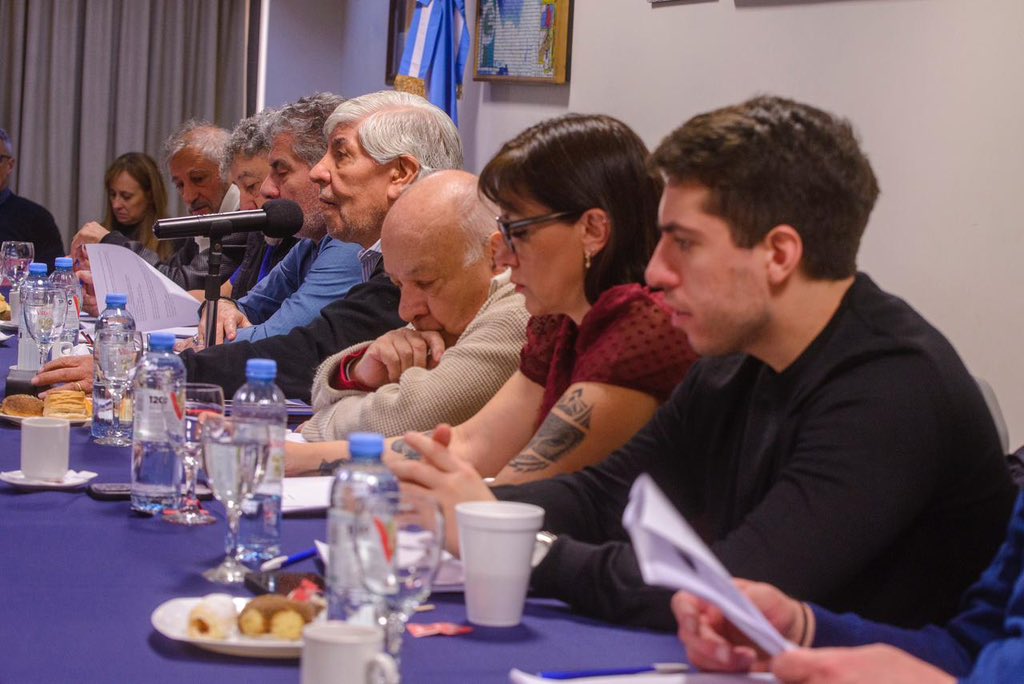 Luego de firmar el 1% mensual, Moyano pidió la reapertura de las paritarias para que "los trabajadores no vean aún más deteriorado su poder adquisitivo"