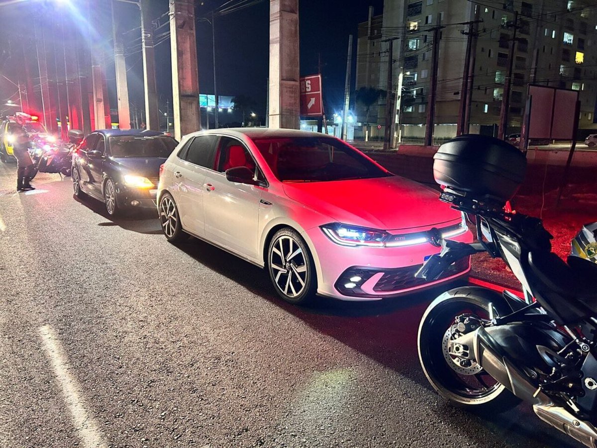 As nossas polícias não estão pra brincadeira! Uma equipe de policiais motociclistas da BPTran interceptou dois veículos que estavam praticando “racha” em uma das avenidas mais movimentadas de Curitiba. Veja os detalhes na matéria:

l1nq.com/YA8xU