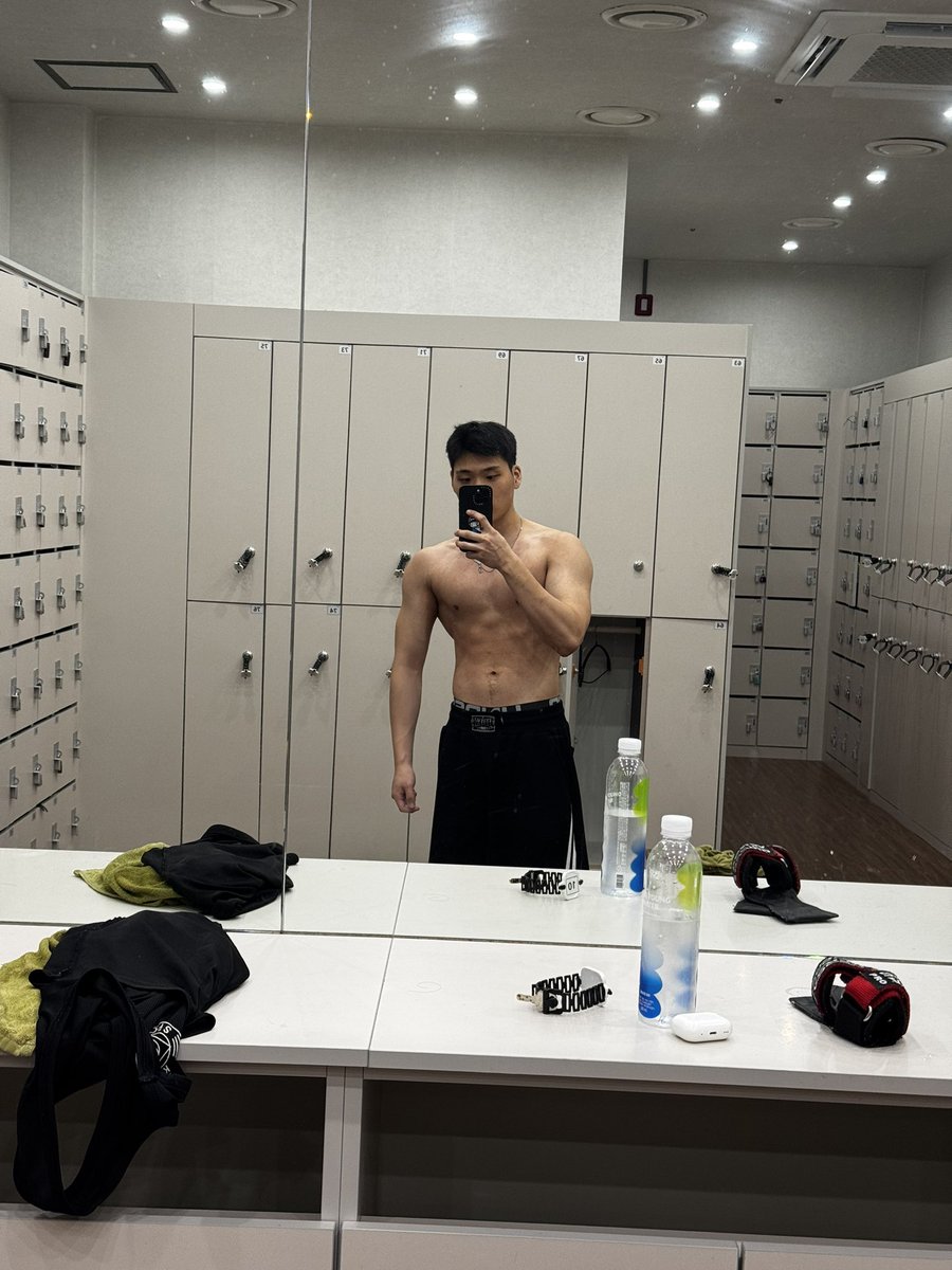 Point__E's tweet image. 가슴하고 등찍어버리기