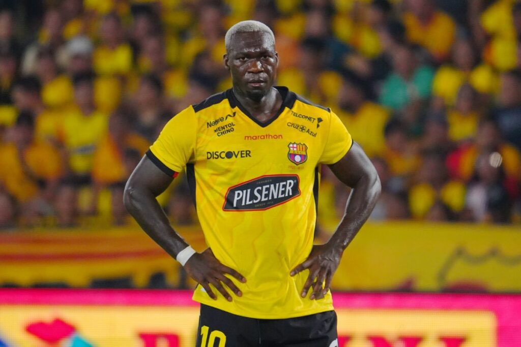 Felipe Caicedo sufre un desgarro muscular, lo que explica su ausencia en cancha durante las últimas dos semanas. El atacante sigue en recuperación y no estará disponible para los partidos de esta semana con Barcelona SC. #BarcelonaSC 🟡⚫
