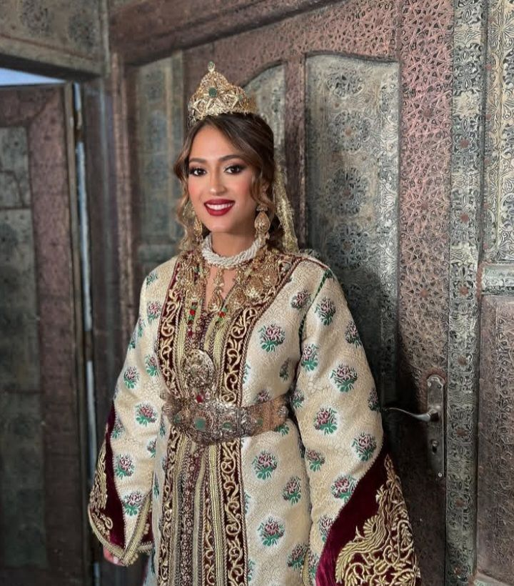 MounaNaceri's tweet photo. Moroccan takchita made of #KhribFassi fabric with gold thread embroidery or #NtaaFassi, paired with splendid #MoroccanJewelry🇲🇦❤️ https://t.co/OJ4yAm5398