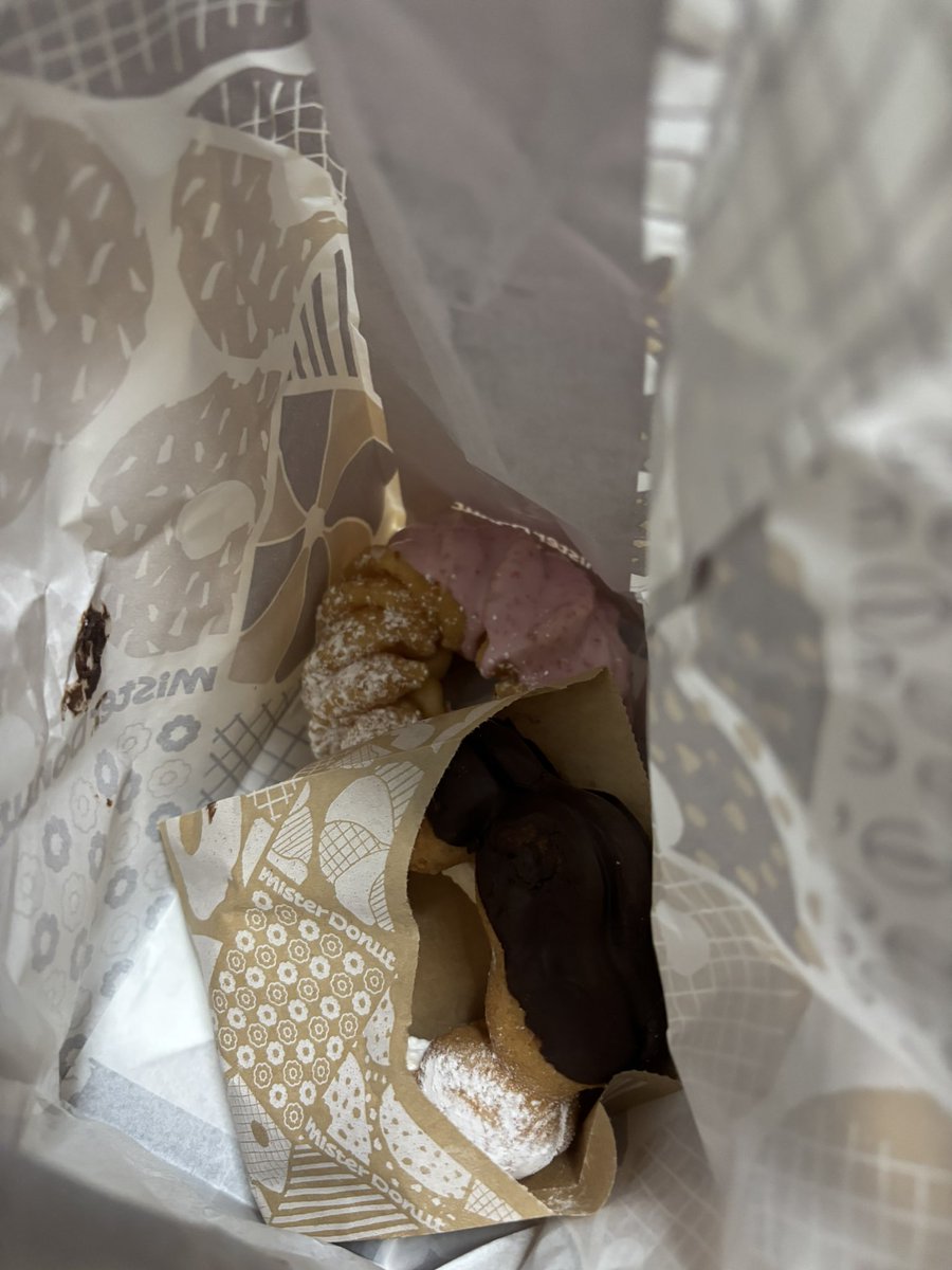 この前、ようやく誕プレ🎁を、

具現化したwww

でも、貰った本人より、

彼女の方が、目を輝かせて、

チョイスしたのは、

言うまでもない…

だって、9割方彼女の胃袋に、

行ってしまうのだから…💦

この場を借りて、

イケメン、イケボあーにぃ様、

カワカテ、カワボ蒼乃様、

本当にありがとう