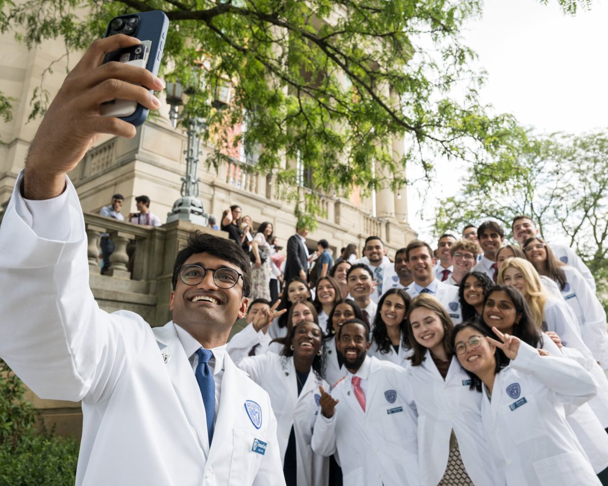 Happy first day of the academic year, future doctors! 🥼💙