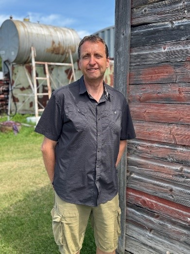 environmentca's tweet image. Barrie Bonsal studies the impacts of #ClimateChange on #freshwater and #SevereWeather events in Canada, like droughts and floods. 🌊
Read his full #SpotlightOnScience profile to learn more: ow.ly/4jFc50WLjJB
#CanSci #WorldWaterWeek