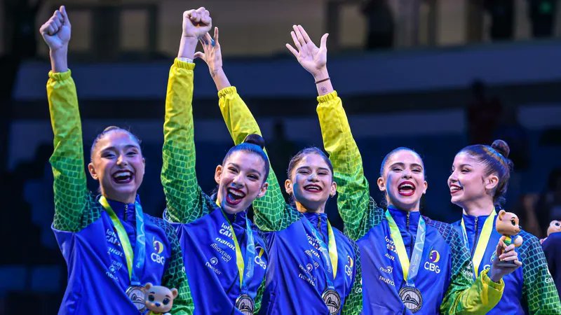 A seleção de Ginástica Rítmica fez bonito no mundial e contou com o brilho de duas atletas do Paraná! Mariana Gonçalves, nascida em Curitiba, e Nicole Pircio, que é paulista, mas mora e treina em Londrina, ajudaram a equipe a conquistar a inédita prata. 
l1nq.com/46bVp