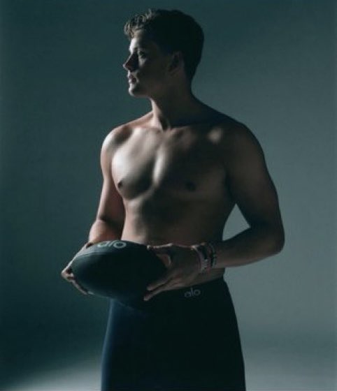 jburrowupdate's tweet photo. joe in a new campaign for alo (8/25) https://t.co/GHOeFc7dbJ