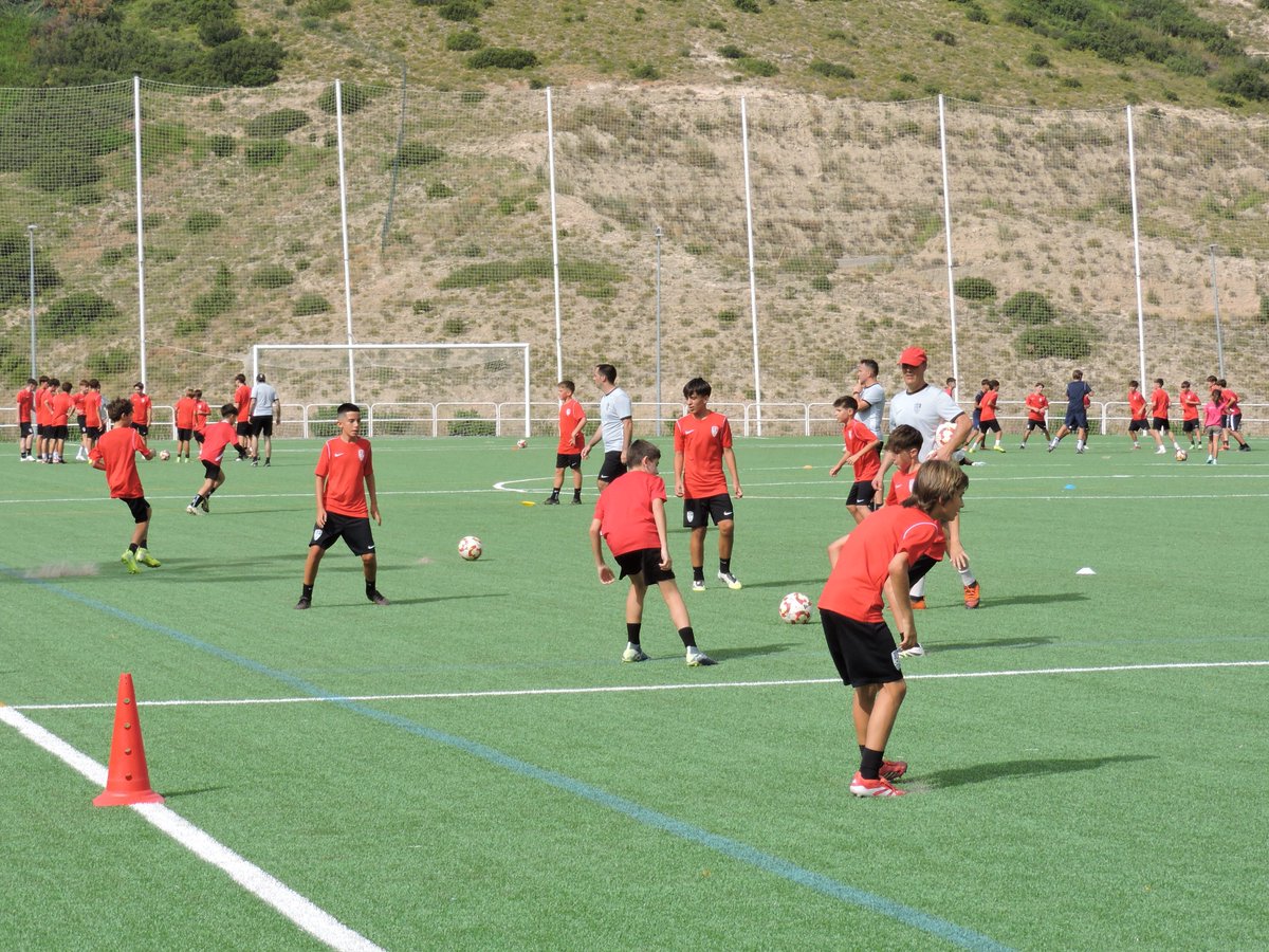 ⚽️ Los equipos de categoría infantil empiezan a ejercitarse en la Ciudad Deportiva para la nueva temporada. #Empujamosjuntos