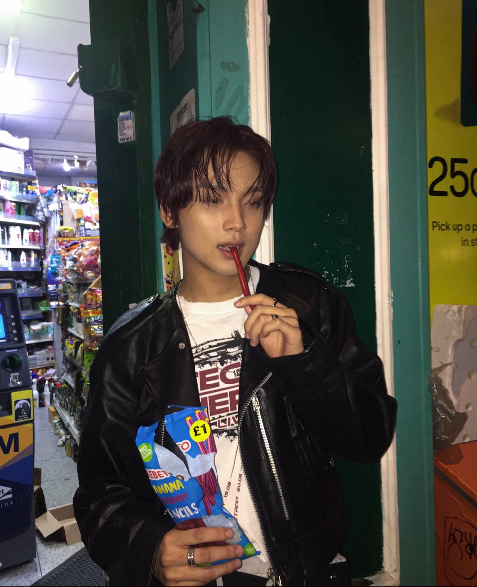 spid3rem's tweet photo. HAECHAN FUCKING LEE WITH HIS FUCKING TAN SKIN AND HIS FUCKING LONG HAIR ARE WE DREAMING SHSNDGDMZHSNZ https://t.co/HGMfiDoRcY