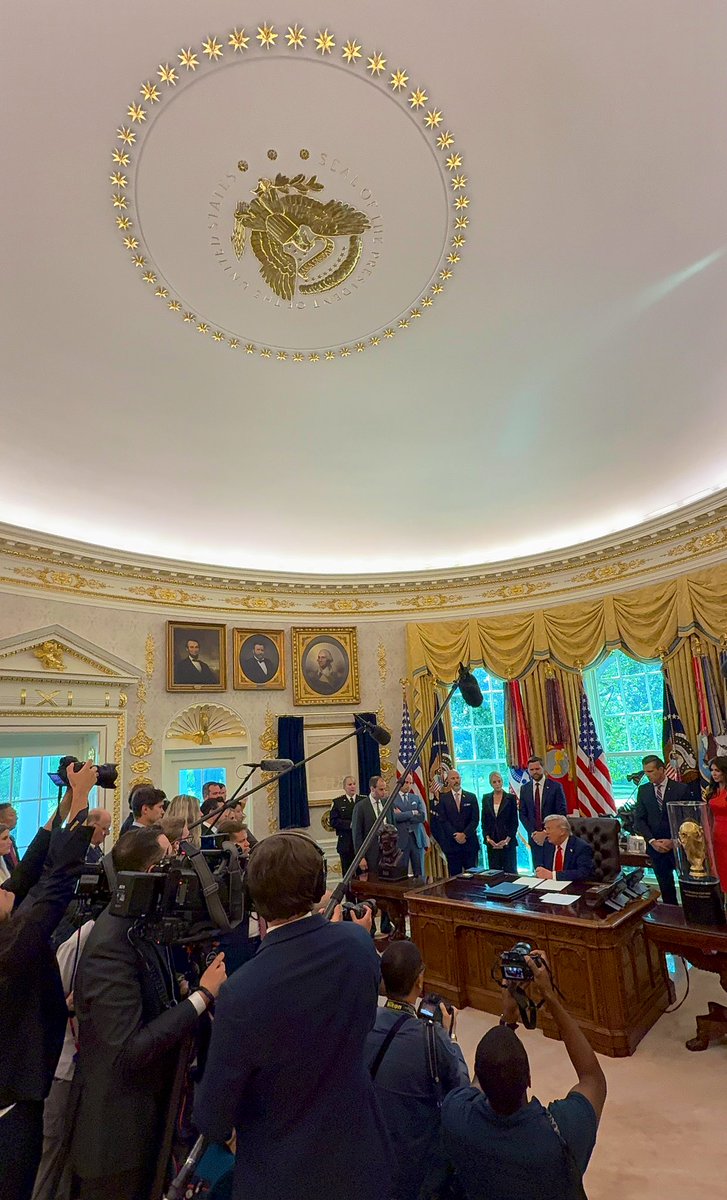 Dan Scavino (@scavino47) on Twitter photo Happening Now! President Trump signing Executive Orders in the Oval Office, watch below via <a href="/WhiteHouse/">The White House</a>… Happening Now! President Trump signing Executive Orders in the Oval Office, watch below via <a href="/WhiteHouse/">The White House</a>…