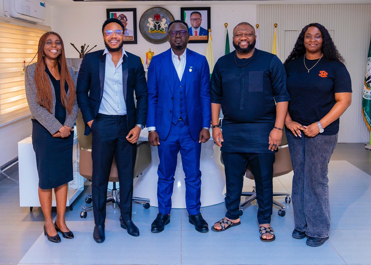 Today, the Superteam Nigeria Leads had a productive engagement with the Federal Minister of Youth Development, Hon. Comrade Ayodele Olawande, and his team at his office.

Our discussions focused on empowering Nigerian youths with the right skills and creating sustainable earning