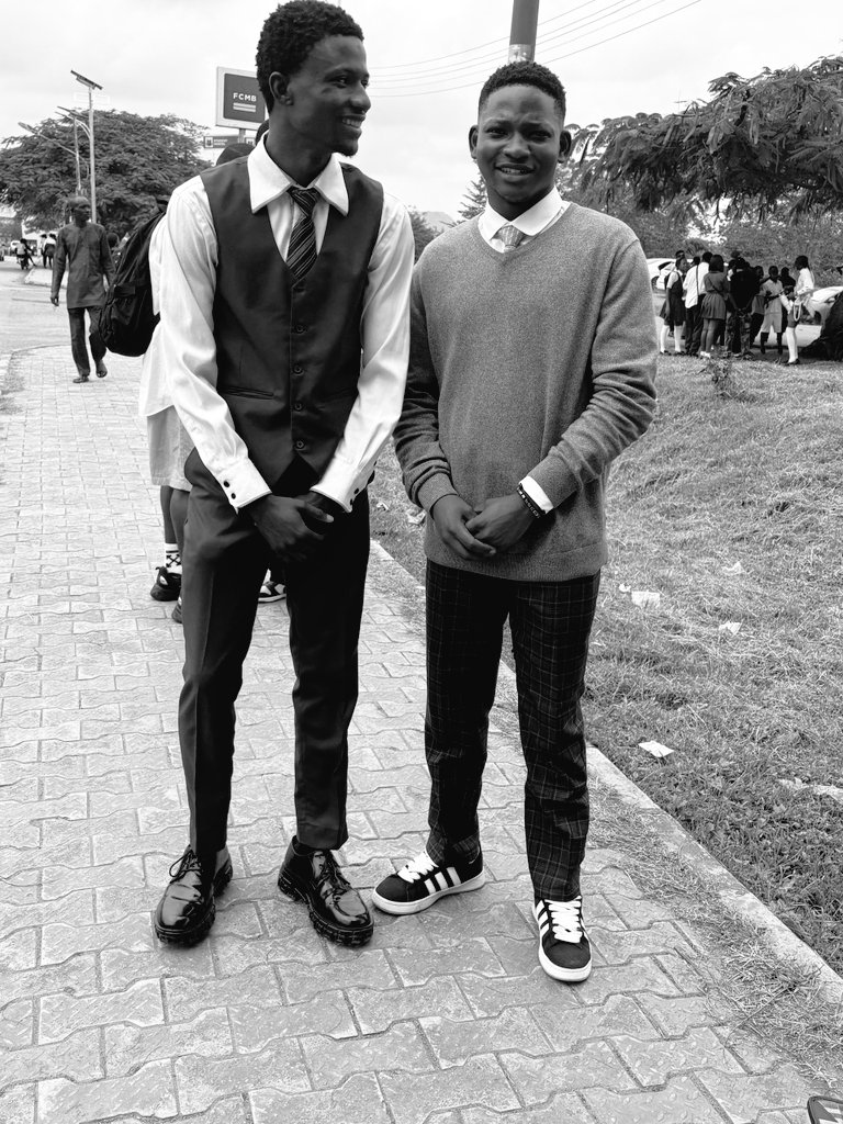 Theo_klever's tweet photo. All this guy be making me look short😭😂..
FYB DAY1️⃣.
#BackToSchool
#Headboy #FUTAXXIV #VicimusWeek #FutaClass24 #Vicimus
# WeAreVicimus
#FutaBro https://t.co/BTBKno7jb9
