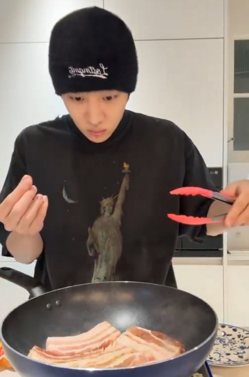 head empty just meowmeowmeow 😂