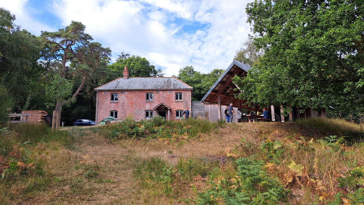 Kaulofthewilduk's tweet image. Spent the weekend at a young nature writers' retreat in the New Forest.  

It was a privilege to learn useful writing tips, meet like-minded young naturalists and speak about the practicalities of being a writer.

Thank you to the Cameron Bespolka Trust for an inspiring weekend!