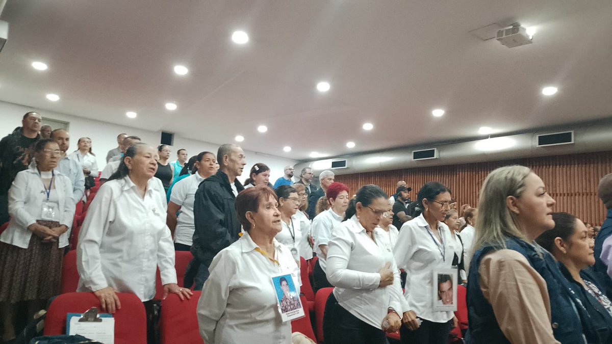 DefensoriaCol's tweet photo. #AEstaHora conmemoramos el Día Internacional de las Víctimas de Desapariciones Forzadas.

Junto a mujeres buscadoras, organizaciones de víctimas y la Mesa Departamental, el Vicedefensor del Pueblo, Roberto Molina, instaló este acto para honrar a quienes aún esperan verdad, justicia y reparación.

(1/3)