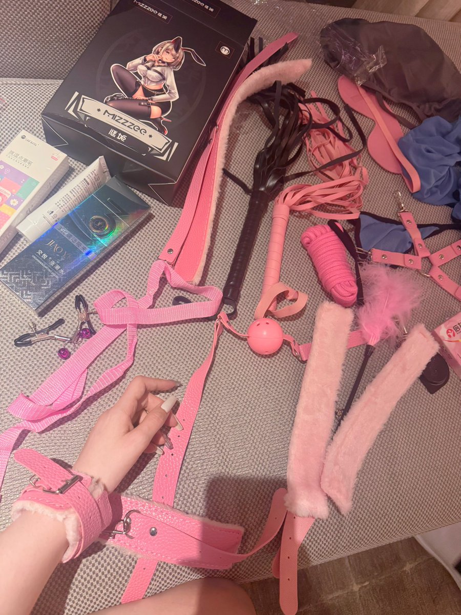 他居然买了这么多
都绑哪儿丫，谁会调教请今晚来赐教一下
我一定很乖