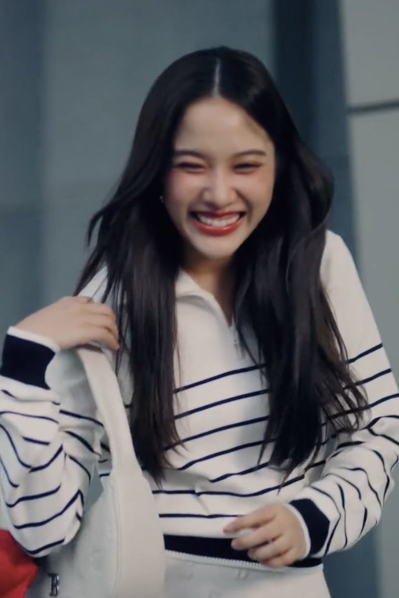 77_tinan's tweet image. Her smile