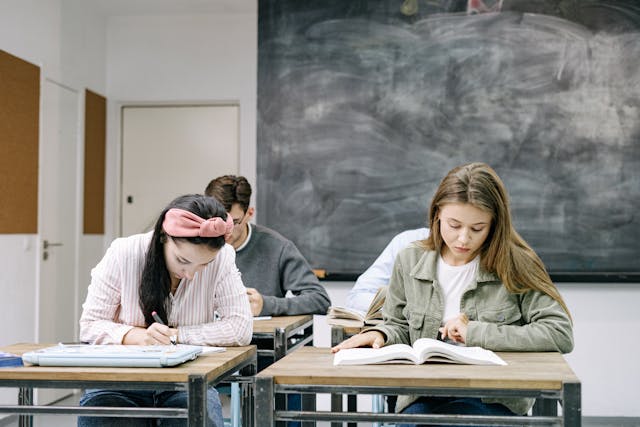 Avanzamos hacia un empleo público más inclusivo. Celebramos la nueva orden ministerial que mejora las adaptaciones en oposiciones para personas con discapacidad. Un paso importante para garantizar la igualdad de oportunidades en el acceso al empleo público
boe.es/diario_boe/txt…