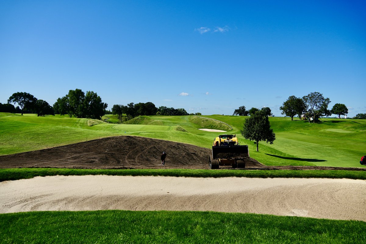 Jared and the crew are hard at work on this beautiful Monday! Fescue Hydroseeding is now complete behind 18 tee and on the hill to the left of the tee box. Next up, the team is preparing the area right of 6 lower fairway and in front of 5 tee for the same treatment.