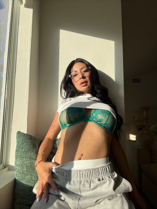 Watch Cami Strella's leaked NSFW photo on TwXstars