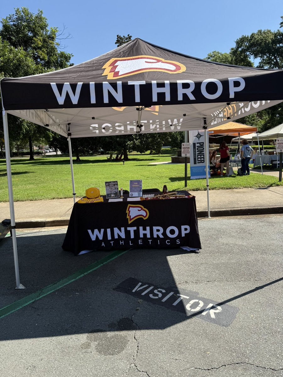 Winthrop Convocation🦅

.<a href="/winthropu/">Winthrop University</a>  freshman be sure and stop by the Winthrop Athletics tent today

#ROCKtheHILL
