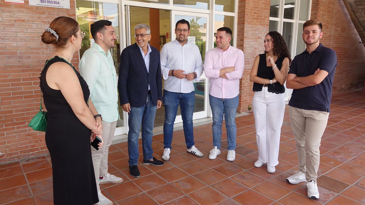 Canal Málaga RTV (@canalmalagartv) on Twitter photo 🏘️<a href="/JSAMalaga/">JSA Málaga</a> exige a <a href="/pacodelatorrep/">Paco de la Torre</a> que declare a Málaga como zona tensionada
➡️<a href="/AJGallardo_/">Alberto Jimena Gallardo</a>: "Paco de la Torre te quiere echar de tu ciudad y ve la vivienda como un negocio para unos pocos y no como un derecho para la juventud malagueña" 🏘️<a href="/JSAMalaga/">JSA Málaga</a> exige a <a href="/pacodelatorrep/">Paco de la Torre</a> que declare a Málaga como zona tensionada
➡️<a href="/AJGallardo_/">Alberto Jimena Gallardo</a>: "Paco de la Torre te quiere echar de tu ciudad y ve la vivienda como un negocio para unos pocos y no como un derecho para la juventud malagueña"