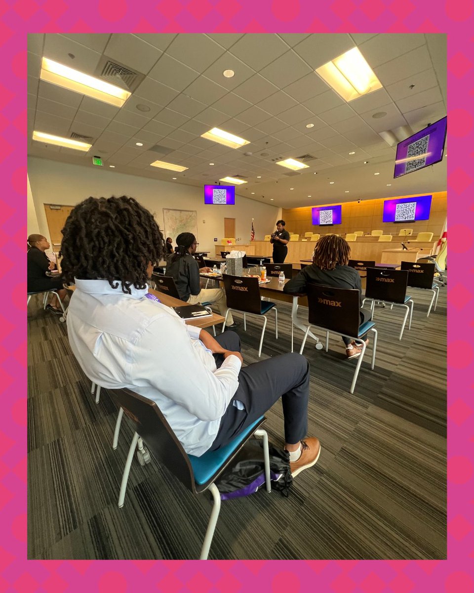 This weekend was internship orientation, the day our students received their employer information! They also had the opportunity to take professional headshots and participate in skill-building sessions. We are thrilled to welcome another class of interns!