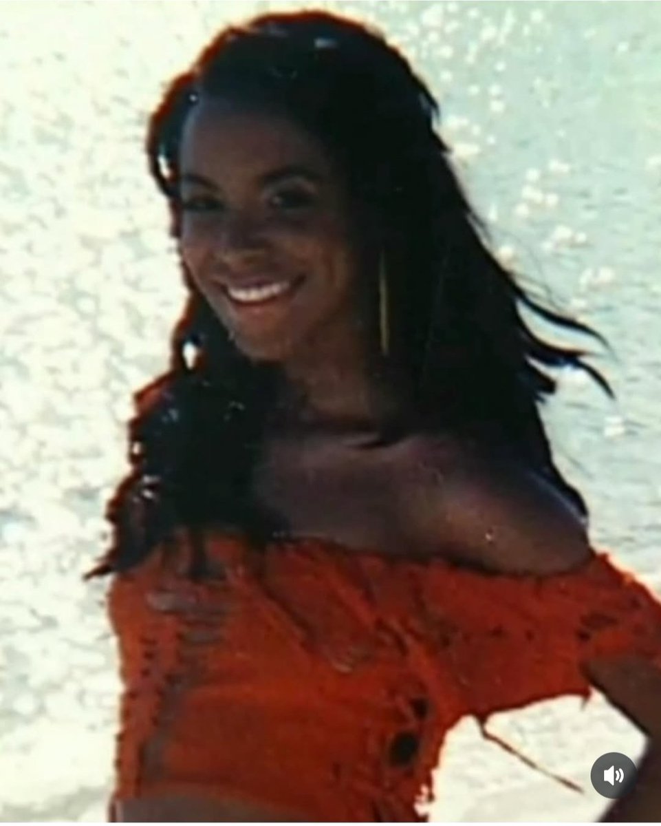 chip621's tweet photo. My girl forever RIP #Aaliyah #babygirl #AaliyahForever https://t.co/EOif9q3TZG