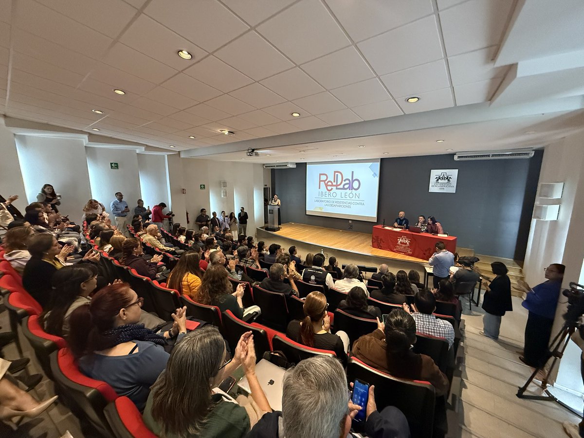 PRODHEG's tweet image. La Procuradora de los Derechos Humanos de Guanajuato @KarlaAlcarazOl1 participa en el lanzamiento del #ReDLab en @IberoLeon, un espacio de diálogo con colectivos, academia y periodistas para abordar el tema de desapariciones.

#EstamosDondeEstásParaDefenderte