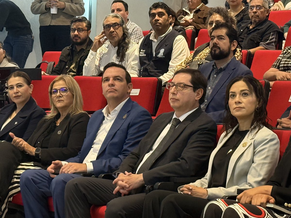 PRODHEG's tweet image. La Procuradora de los Derechos Humanos de Guanajuato @KarlaAlcarazOl1 participa en el lanzamiento del #ReDLab en @IberoLeon, un espacio de diálogo con colectivos, academia y periodistas para abordar el tema de desapariciones.

#EstamosDondeEstásParaDefenderte