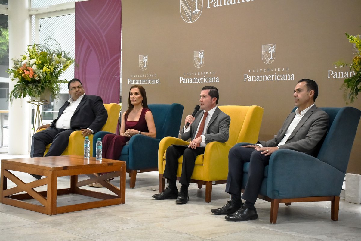 Realizamos la mesa panel “El Futuro de los Negocios”, donde líderes empresariales compartieron su visión sobre los retos y oportunidades que marcarán el rumbo de los negocios en los próximos años.

Fue un gusto para mí participar como moderador en este valioso espacio de diálogo.