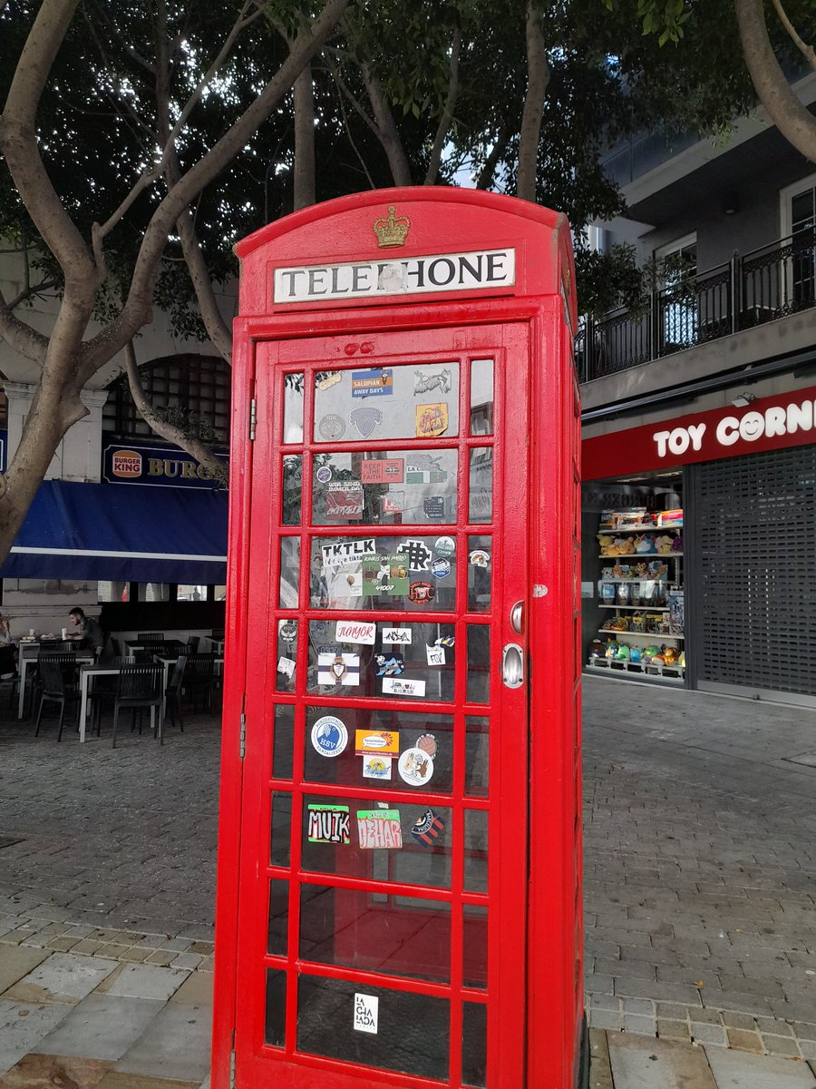 Honor al que haya puesto esa pegatina del <a href="/RealJaenCF/">Real Jaén C.F.</a> en Main Street, Gibraltar🇬🇮