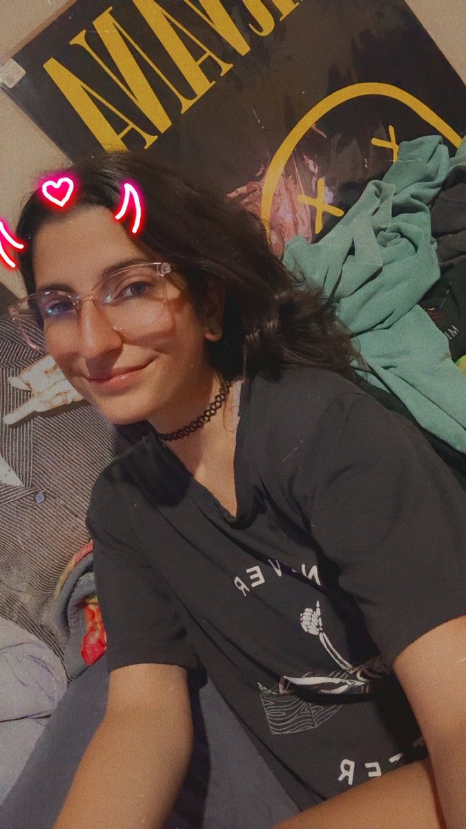 33lyssa's tweet image. it’s been 7 months away from this app but I’m baaaaaaack 🫣 with my natural hair for the first time in a decade 🥲