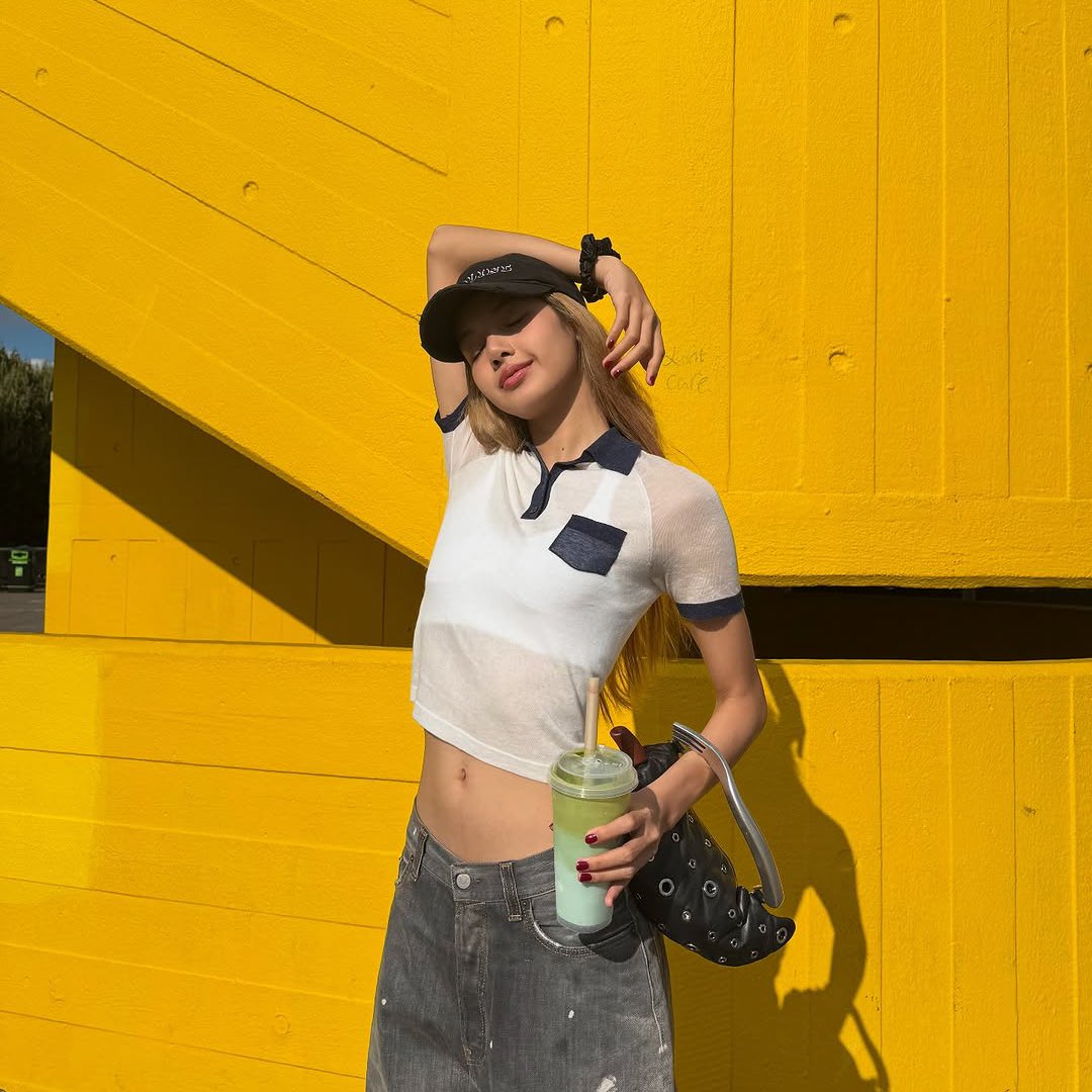 ลิซ่าไปฉลองวันเกิดน้องแพรหรอออ เล็บแดงแหวนสักแบรนด์ใส่ที่หมัดผมใส่มือเนี่ยยย สองครอบครัวนี้เขาดูแลกันดีทั้งคู่คุณแม่คุณลูกจริงๆ น่ารักชิบปุ๋งงง 🥺🫶🏻