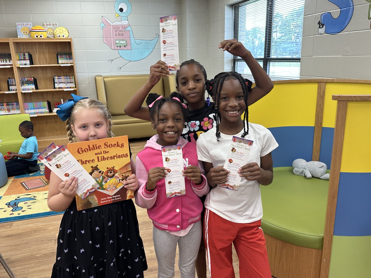 NettletonSTEAMe's tweet image. What&apos;s the best part of library class?? Checking out library books, of course!! This week students are learning all about how to pick the &quot;just right&quot; book. Mrs. Thornton&apos;s 2nd Grade students made some great choices!! 🖤💛
#STEAMe #SpecialClassSpotlight #JustRightBook