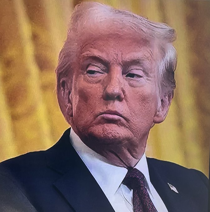 Red Elf π§πΌββοΈ βΰΌ»ΰΌΊβ loathes liars (@redelf86) on Twitter photo This creepy conman has the complexion of the moonβs surface ππΌ
And the hair of a weasel This creepy conman has the complexion of the moonβs surface ππΌ
And the hair of a weasel