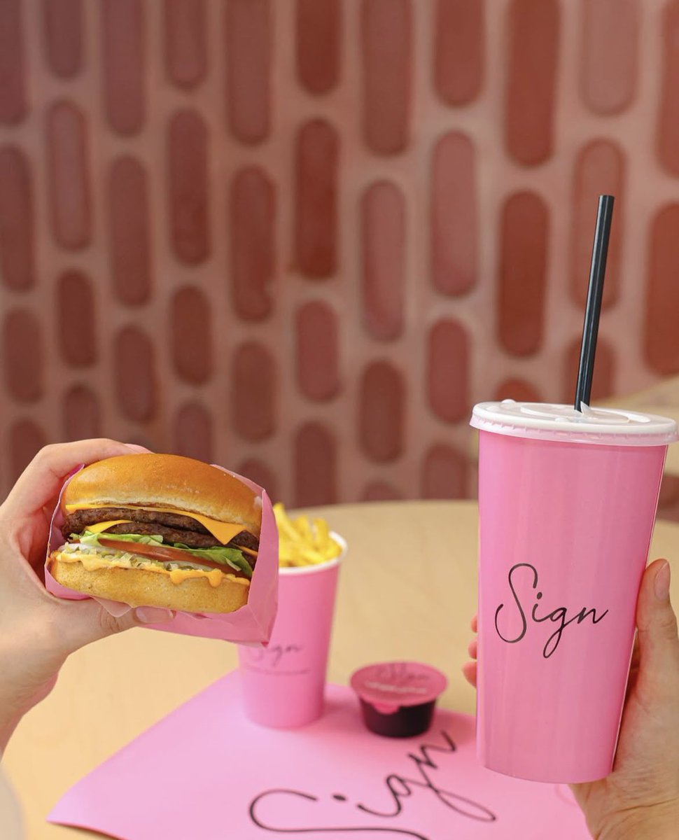 #تم_الإفتتاح_في_مكة 

الفرع الثاني في مكة، لمطعم ساين برجر، الفرع بجلسات داخلية، وطلبات سيارات .

📍الموقع : الشوقية - شارع كوشك مقابل هاف مليون