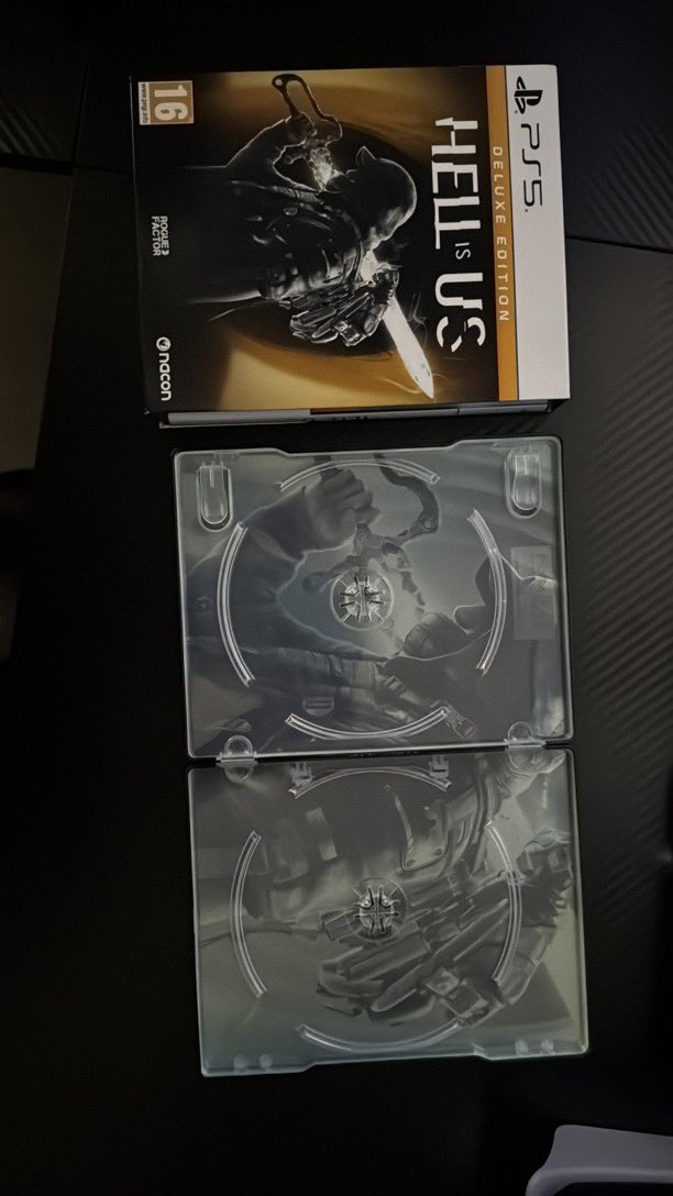 RegularHobo_'s tweet image. Wow thanks, got the game super early!! Shout out Nacon! This steel case is premium as hell to, from the art to the material of it very solid! @HellisUsGame @Nacon #HellisUs #Nacon #RogueFactor