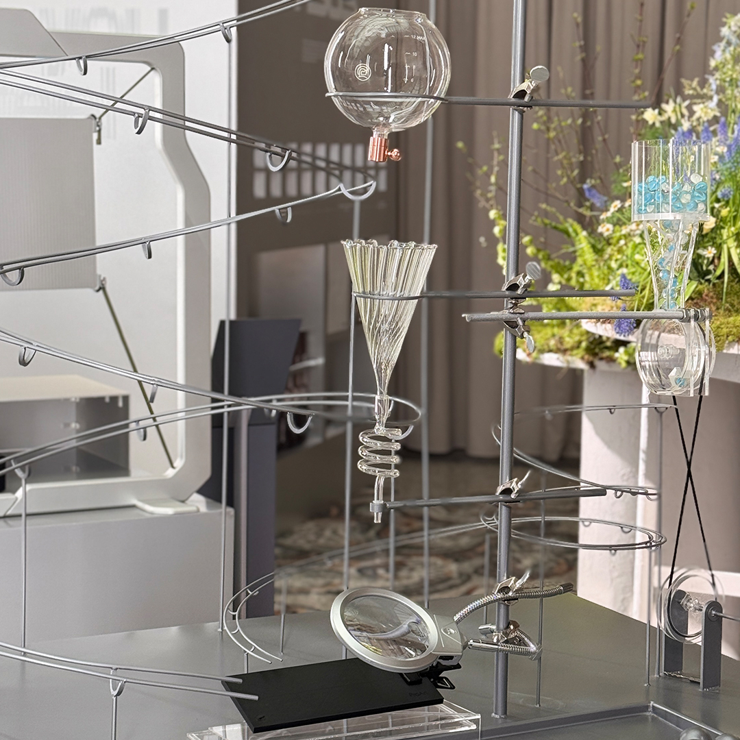 ASUS's tweet image. Spotted at #MilanDesignWeek: #ASUS #ProArt P16, your next-gen creative powerhouse.
At #DesignYouCanFeel, a special installation reimagines the ProArt P16’s smudge- and water-resistant finish — showing how Nano Black coating keeps it pristine.
#ProArtP16 #Creator #Laptop #MDW2025