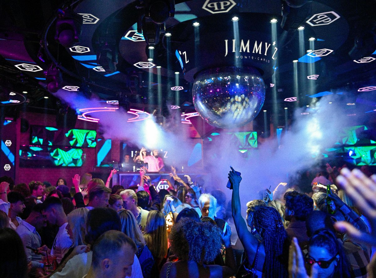 La saison bat son plein au Jimmy’z Monte-Carlo, institution des plus belles nuits monégasques depuis 1974
Nouvelle disposition intérieure, arrivée de Michel Saurin responsable musical électro-clubbing, programmation électro affirmée, le club dirigé par Antonio Ierone se réinvente